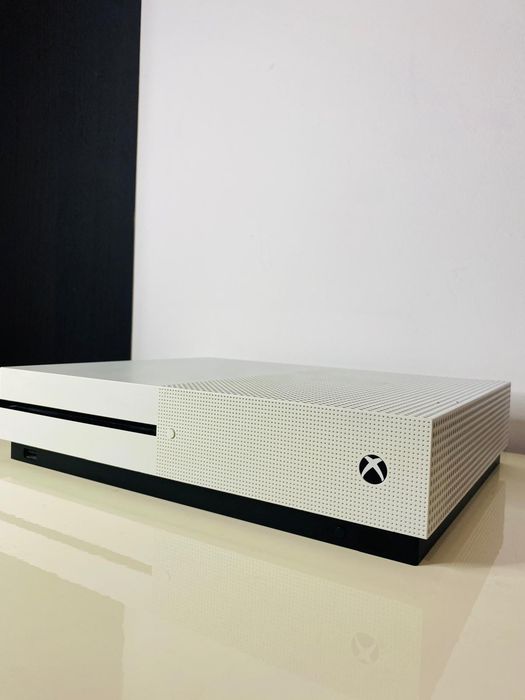 Xbox one S 1TB .