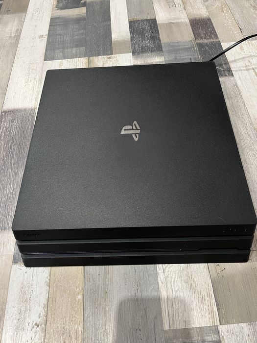 Продава се ps4 pro