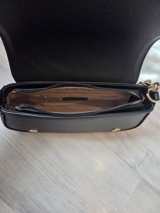 Дамска черна чанта