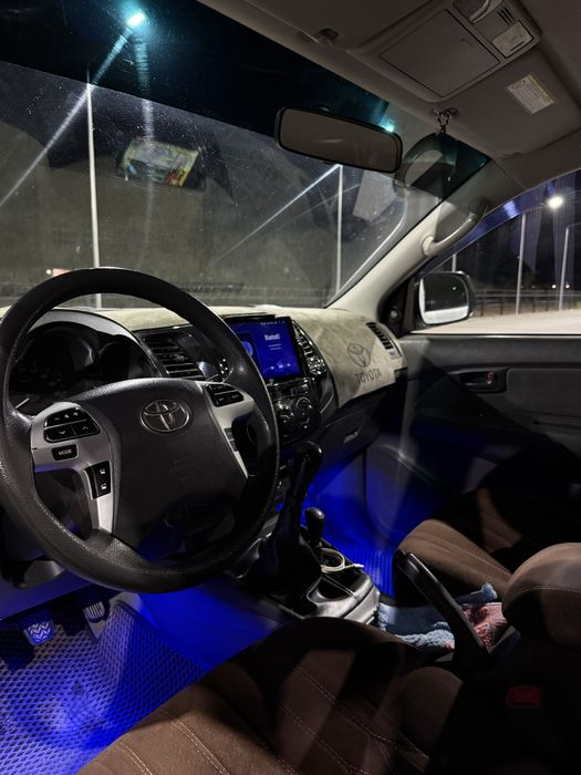 Toyota Hilux 2012 газ бензин