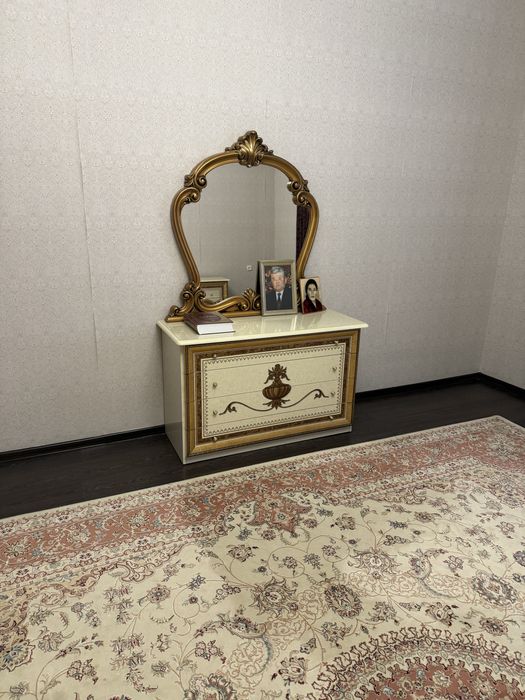 Продается спальный гарнитур. Турция