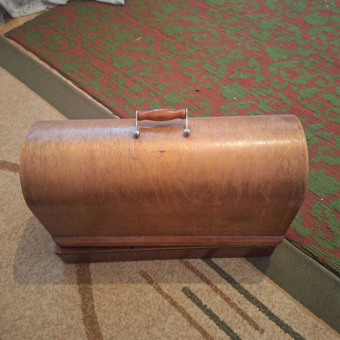 Швейная ручная машинка