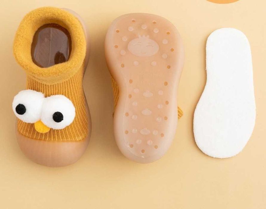 Детски  обувки с чорап и очички, различни номера от 18ти до 27ми номер