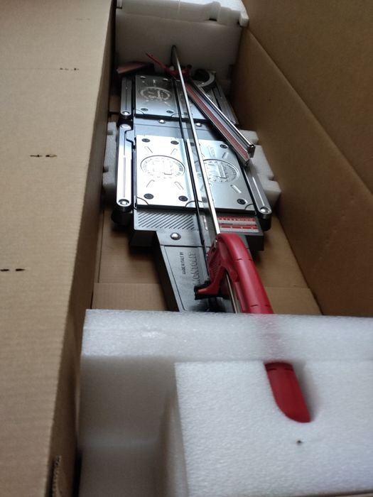 Vând mașină de taiat gresie Montolit