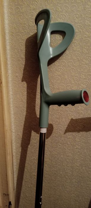 Продам костыли новые 2шт
