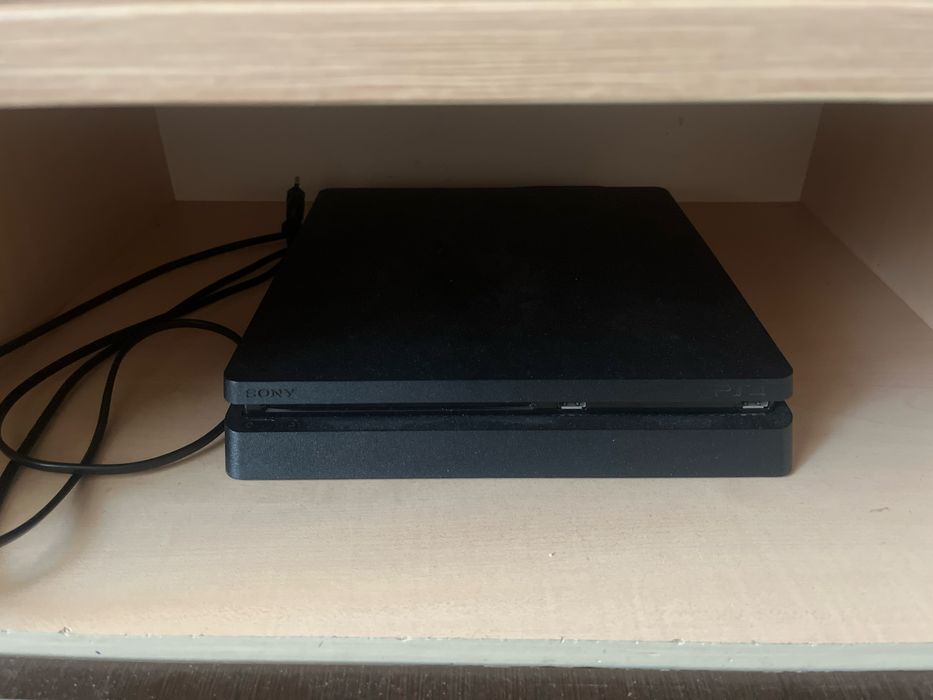 Play station 4 в отличном состоянии