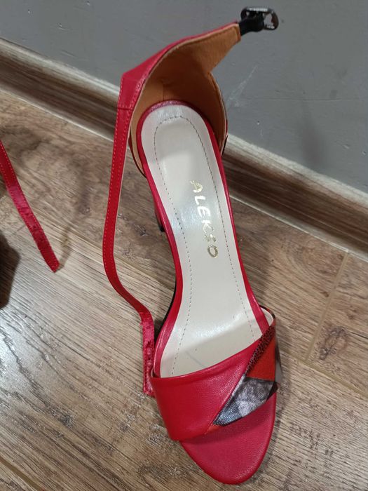 Летни обувки на ток