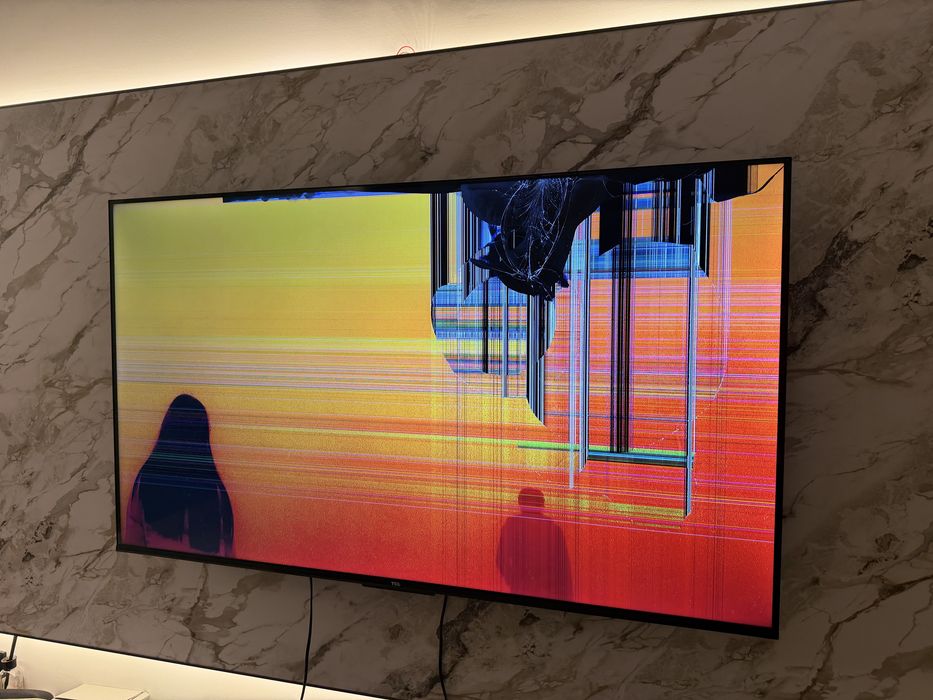 Продам телевизор tcl  55v6b с дефектом