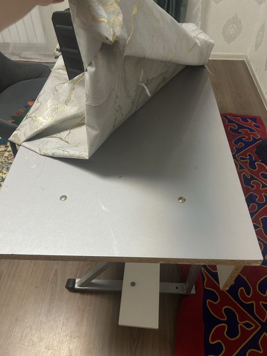 Стол удобный колесиках