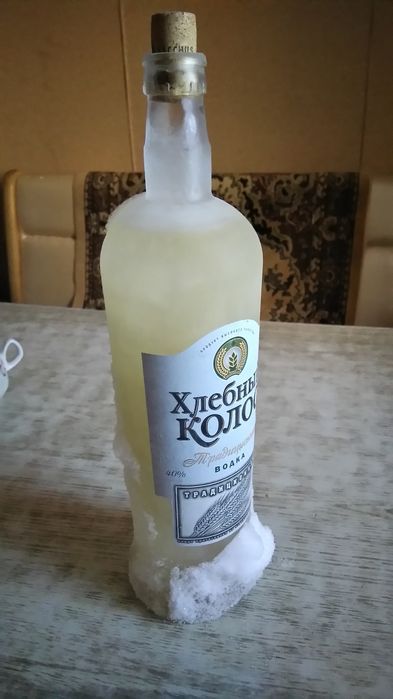 Продам кухонный стол 95; 60;76.