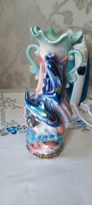 Ваза фарфоровая с дельфинами