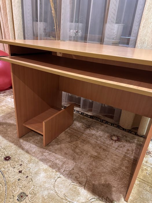 Компьютерный стол.