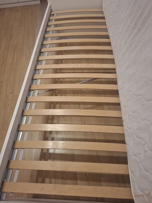 Легло с подматрачна рамка, от икеа и матрак