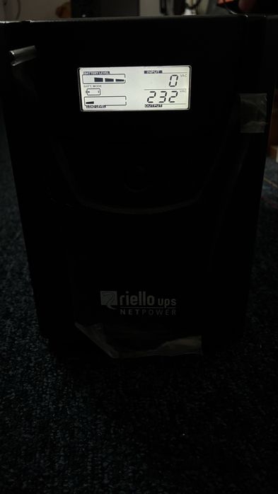 UPS  APC  24 v 900 w