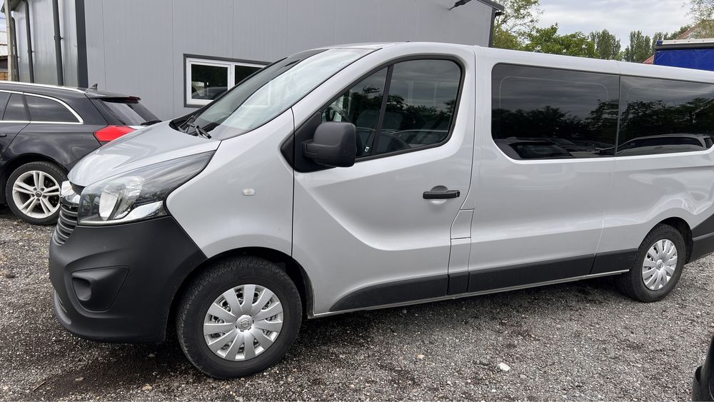 Inchiriere auto microbuz  8+1