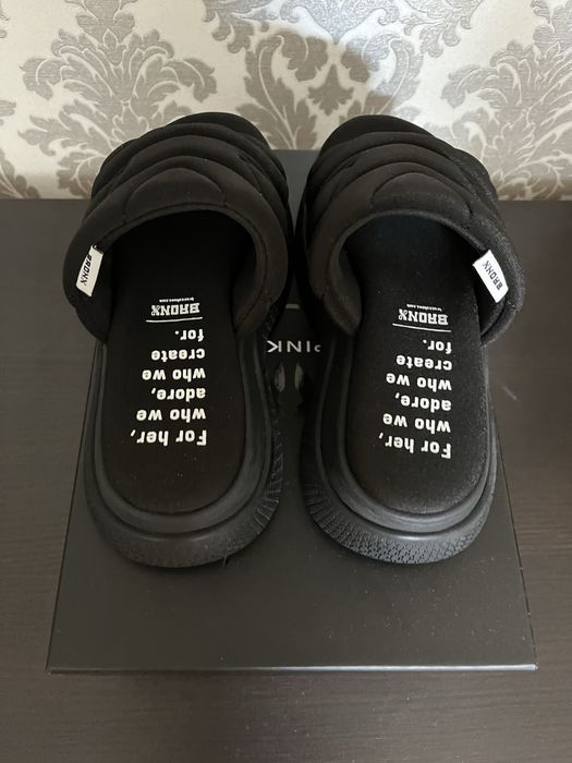 Много запазени чехли на Bronx носени броени пъти