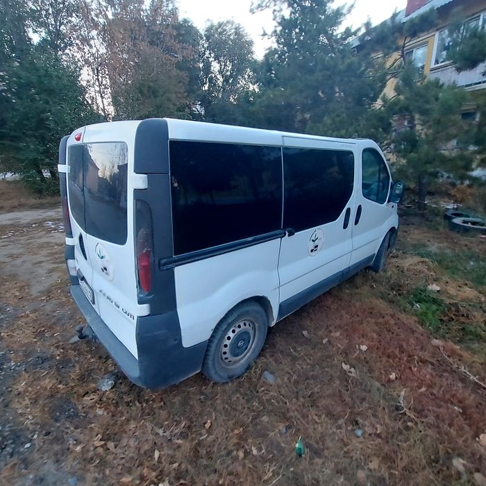 грузовой бус 2004 года