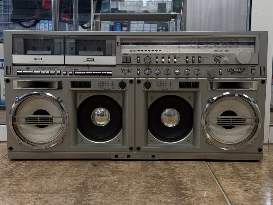 Sharp GF 777  Японская стереомагнитола 1982 года