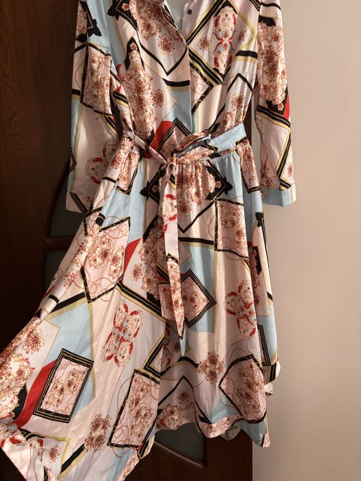 Рокля под коленете