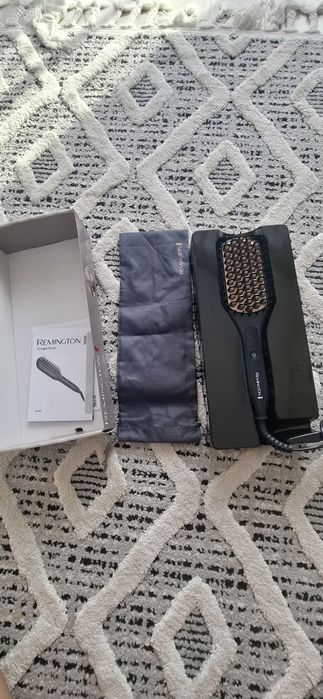 Perie electrică de îndreptat părul