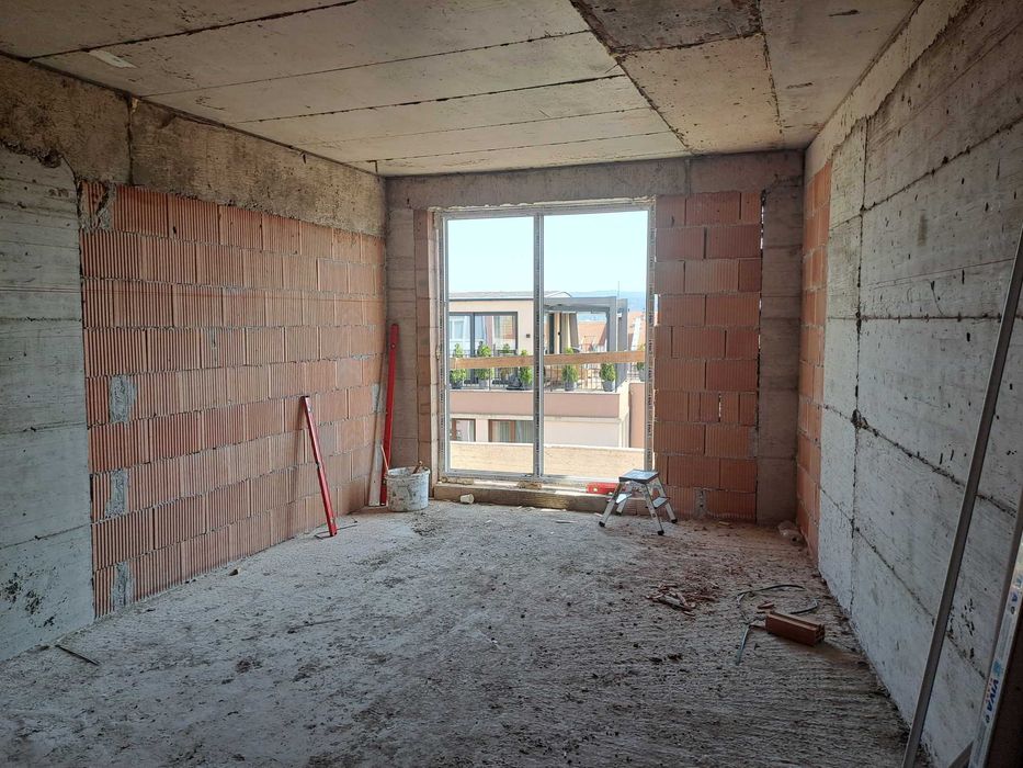 Тристаен след А 14 - широк център