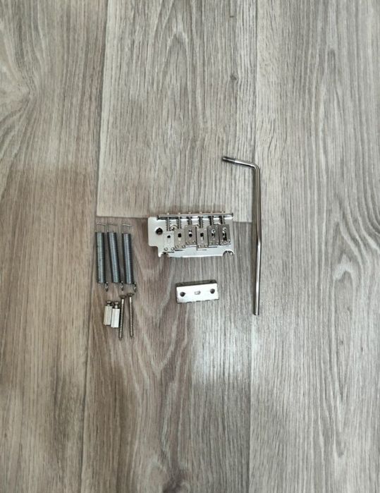 Набор тремоло для электрогитары типа Stratocaster (новый)