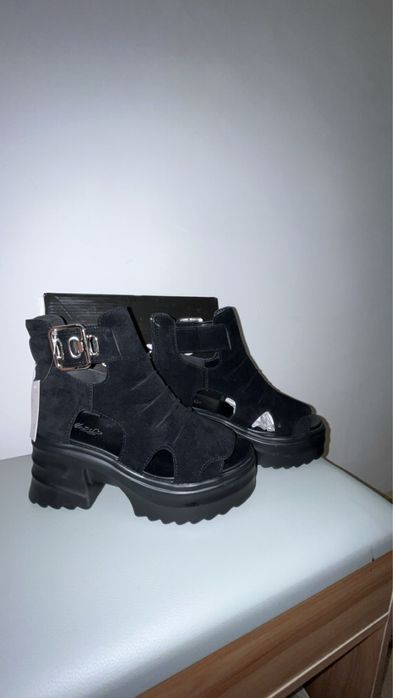 Летни обувки