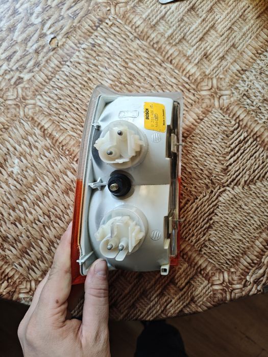 Продавам ляв мигач за Volvo 740