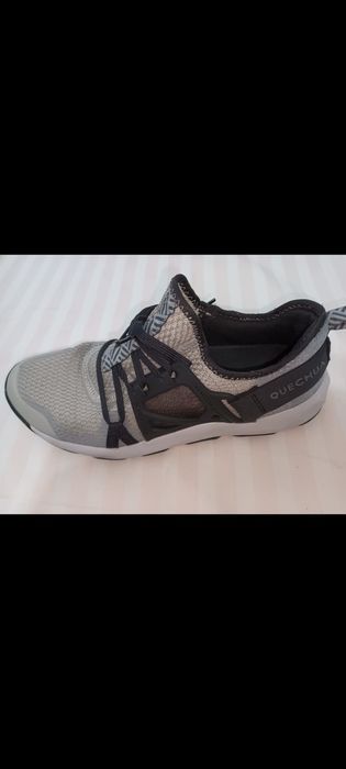 Vând adidasi Quechua