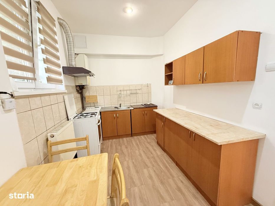 Inchiriez casa cu 2 camere  cu teren in zona centrala