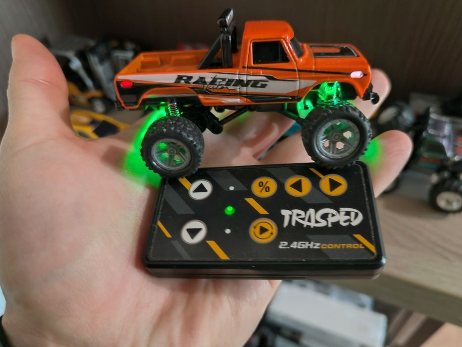 Mașinuțe 1:64 RC 100