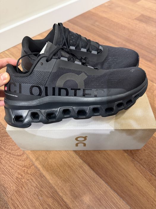 Новые кроссовки ON