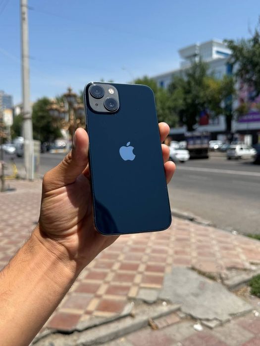 IPhone 13.               .