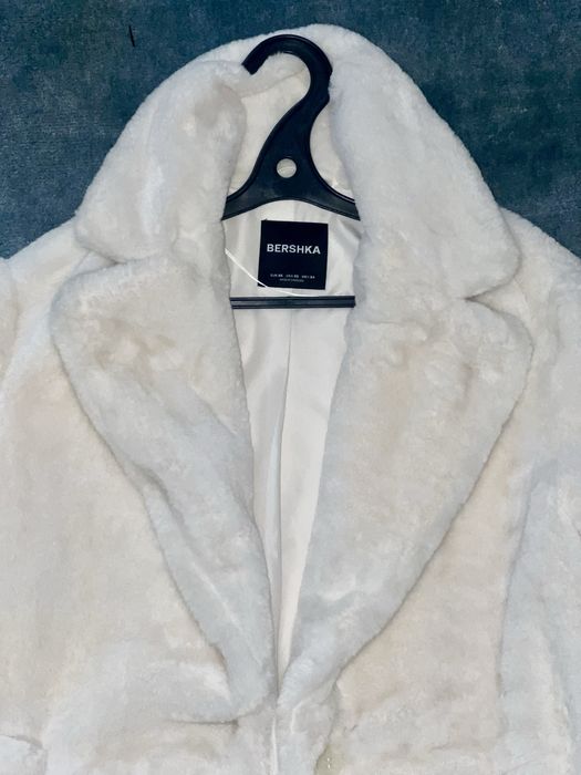 Шуба BERSHKA искуственная