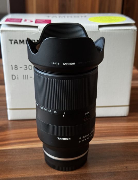 Обектив Tamron 18- 300mm F/3.5-6.3 Di IlI-A VC VXD за Sony E-mount