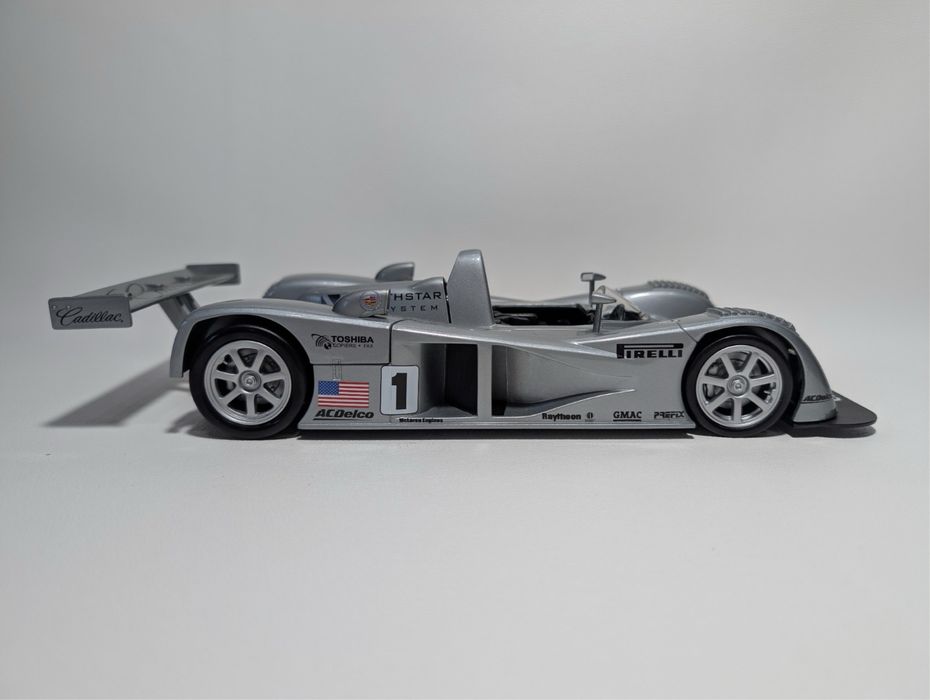 Macheta Hot Wheels 1:18, 2001 Cadillac LMP