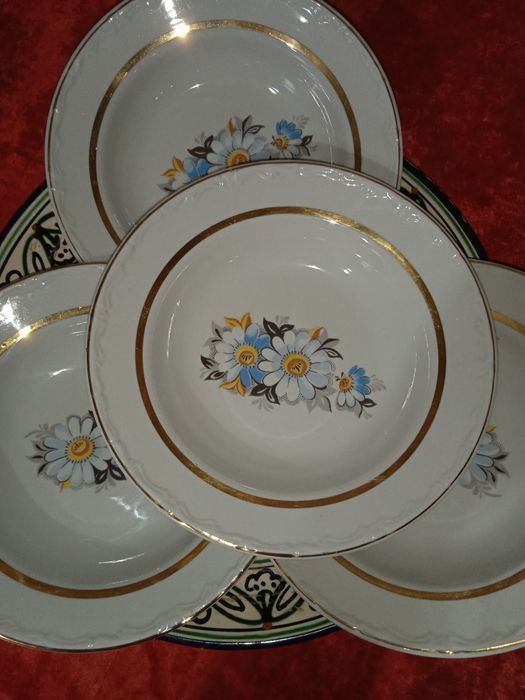 Тарелки мелкие и глубокие, большие и маленькие, салатницы Новые