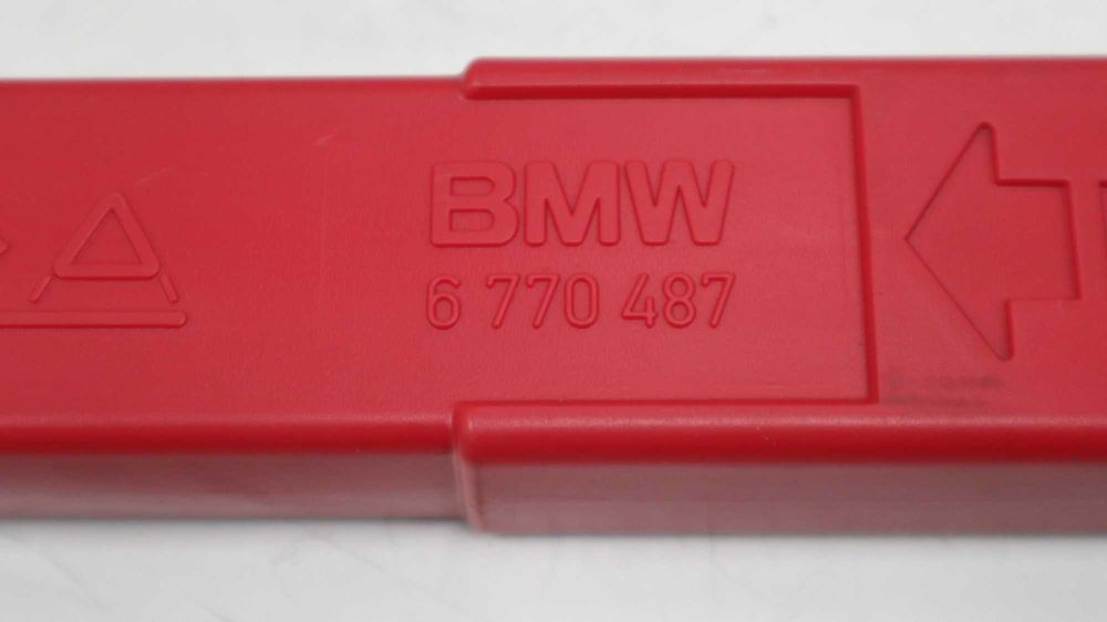 НОВИ ОРИГИНАЛНИ аварийни триъгълници BMW