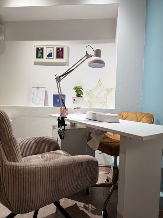 Închiriez post manichiură și post coafor/frizerie