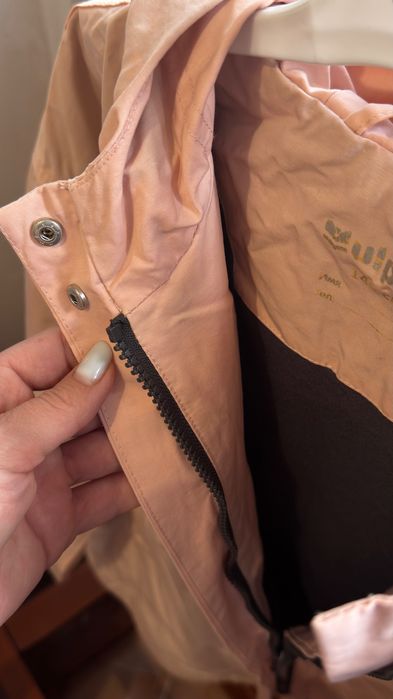 Продам ветровку на девочку