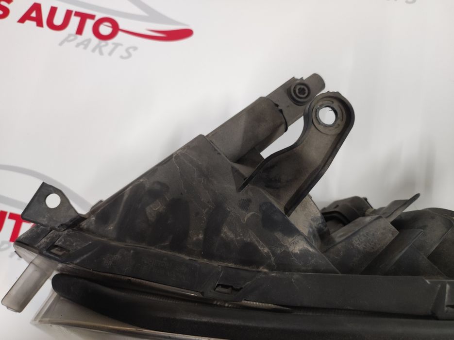 Ляв фар Toyota Rav4 / Тойота Рав 4 2010г.