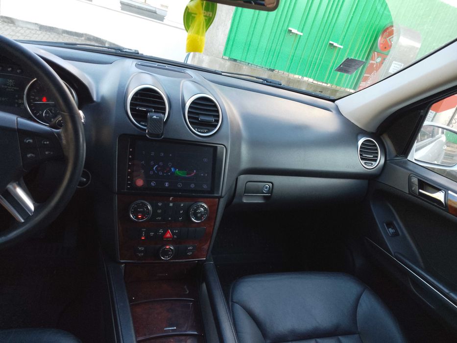 Vând Mercedes ML 320