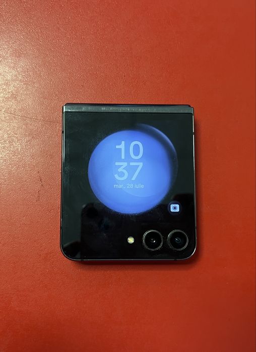 Samsung Z Flip 5  256 Gb Display Spart