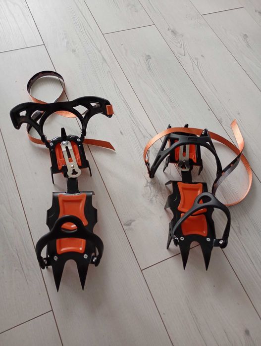 Colțari cu 12 vârfuri pentru drumeții montane