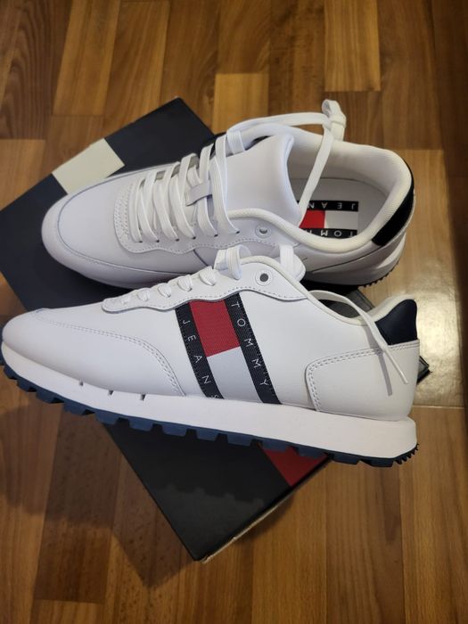 Продам мужские кроссовки