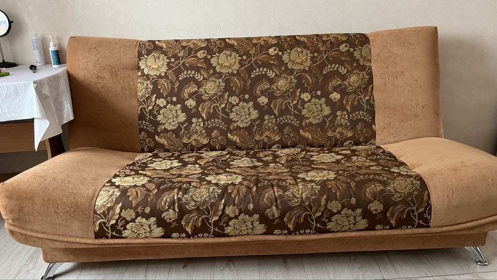 Диван сатылады.