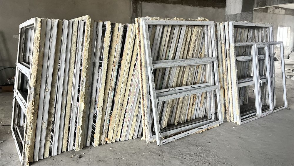 Белый пластиковый рама