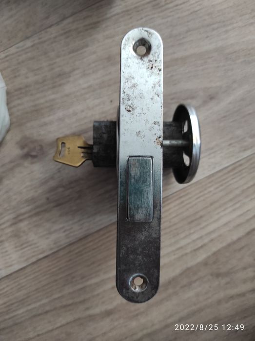 Замки дверные накладные