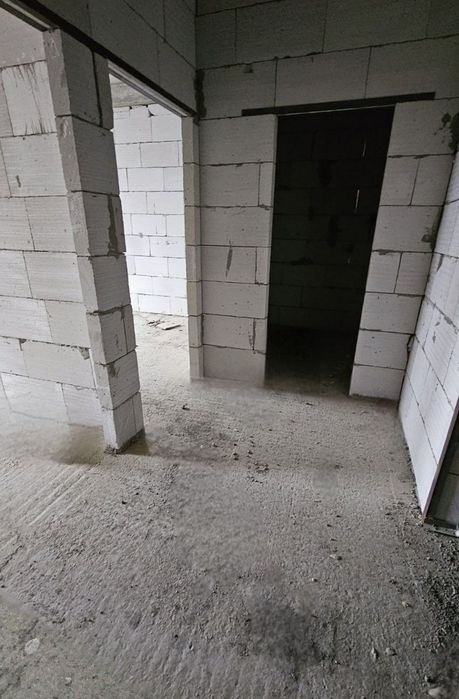 Karvon Shopping tomonda 1 xonali korobka sotiladi