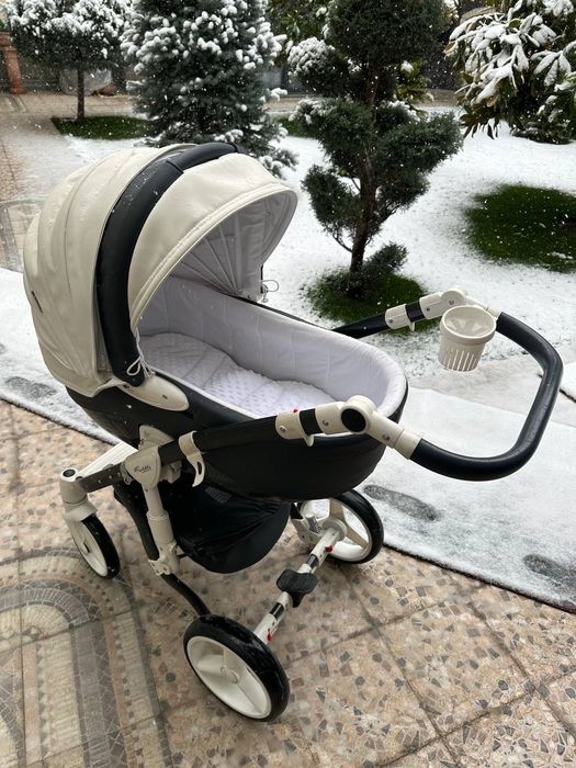 продается Коляска 3в1 очень хорошего бренда